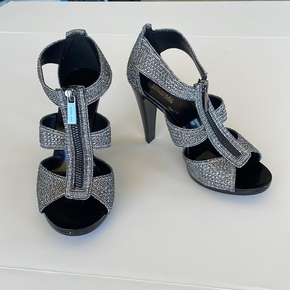 NWT Michael Kors Berkley T Strap Silver 6 M - Picture 7 of 16